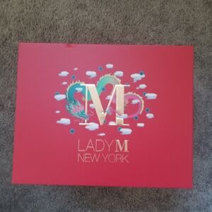 Lady M Lunar New Year Box With 5 Decorative Red Envelopes